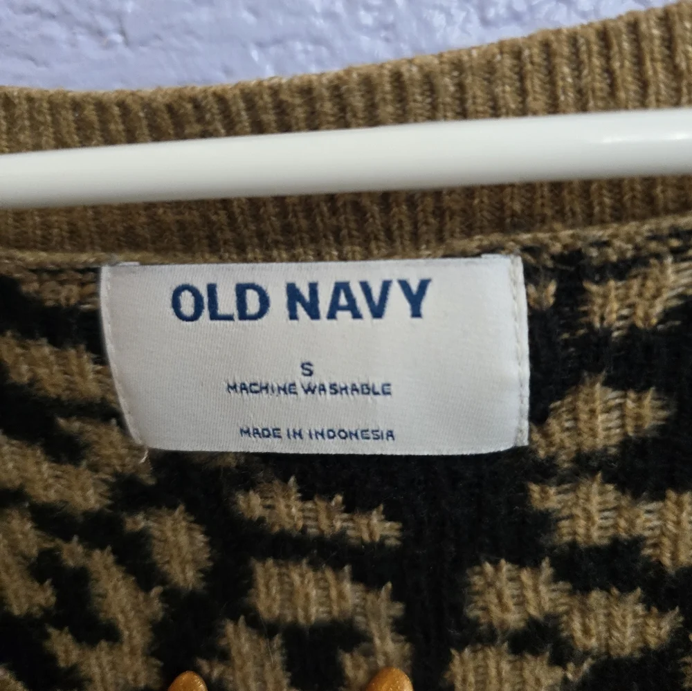 Leopard Print V-Neck Sweater - Picture 6 of 7